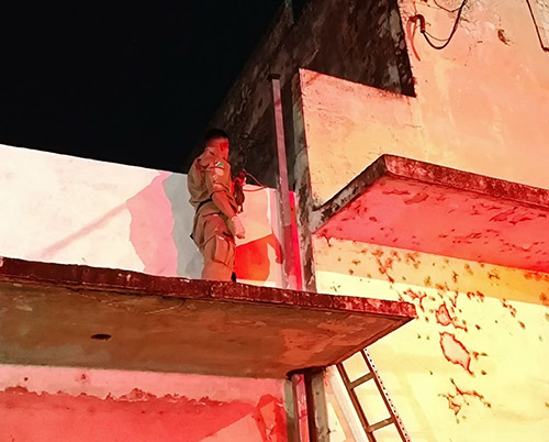 Homem de 40 anos é resgatado pelos bombeiros após tentativa de invadir edificação em Corumbá