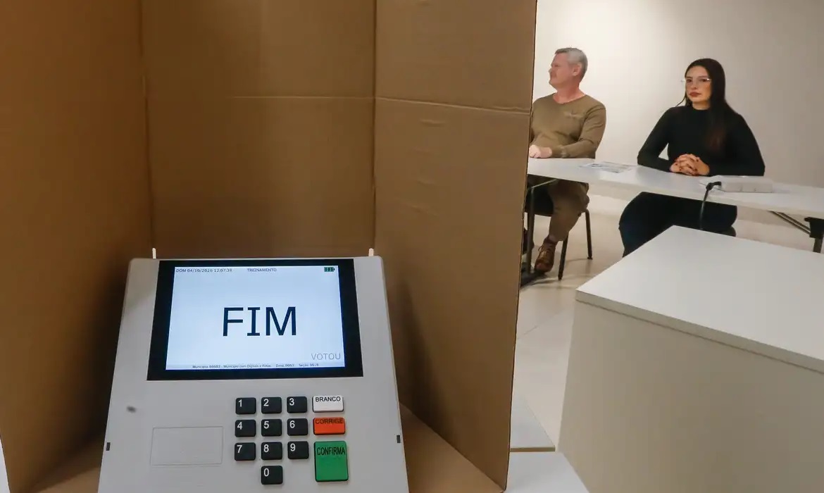  Novas tecnologias levam Justi&ccedil;a Eleitoral a refor&ccedil;ar regras de vota&ccedil;&atilde;o. Objetivo &eacute; impedir registros e garantir o car&aacute;ter secreto do voto