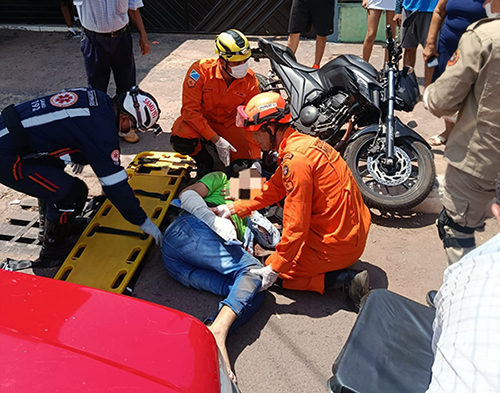 Motociclista fica ferido ap&oacute;s colis&atilde;o com carro no bairro Popular Nova em Corumb&aacute;