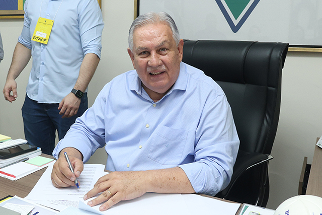 Estev&atilde;o Petrall&aacute;s &eacute; reeleito com ampla maioria para comandar FFMS at&eacute; 2031