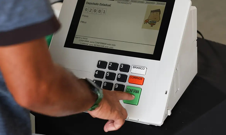 O que acontece se eu n&atilde;o votar? Saiba como justificar e evite multas