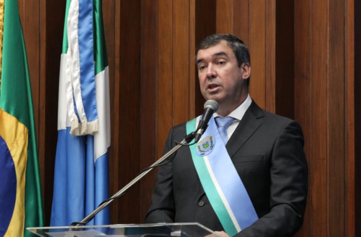 Eduardo Riedel &eacute; reeleito governador de Mato Grosso do Sul com mais de 67% dos votos