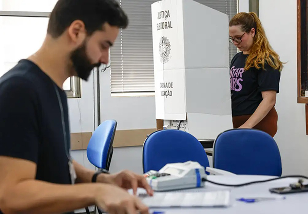 Eleitor que faltou ao primeiro turno pode votar no segundo