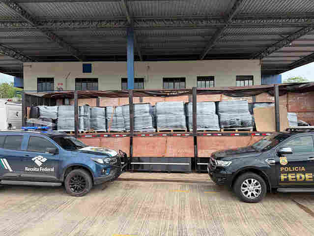 Receita Federal e PF apreendem aproximadamente 17 toneladas de insumo qu&iacute;mico utilizado na produ&ccedil;&atilde;o de coca&iacute;na em Corumb&aacute;