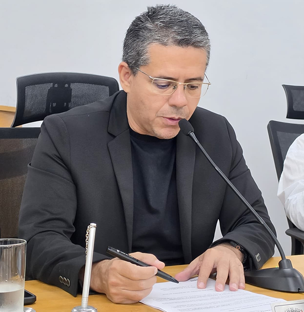 Alexandre refor&ccedil;a necessidade de plano de cargos para fisioterapeutas e terapeutas ocupacionais