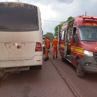 Corpo de Bombeiros atende trabalhador de mineradora que passou mal em &ocirc;nibus na BR-262