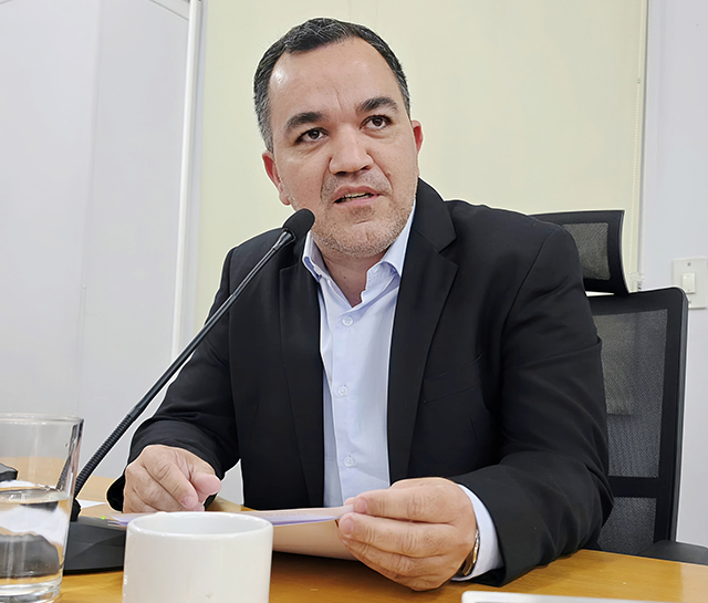 Marcelo busca esclarecimentos e defende progress&atilde;o funcional de profissionais da Reme