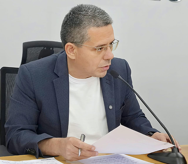 Alexandre prop&otilde;e estudos para curso de Medicina na UFMS de Corumb&aacute;